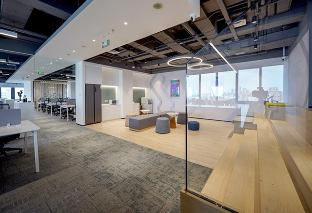 辦公室裝修設計如何避免電腦屏幕眩光？