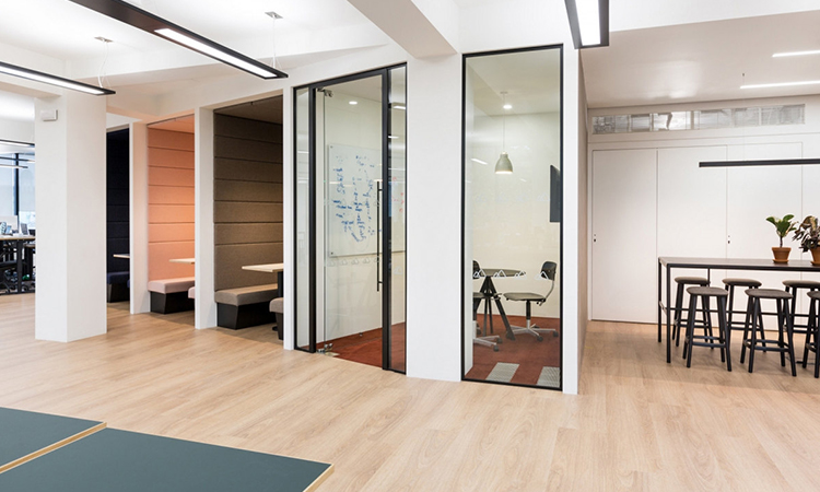 徐匯漕河涇軟件開(kāi)發(fā)公司會(huì)議室裝修效果圖