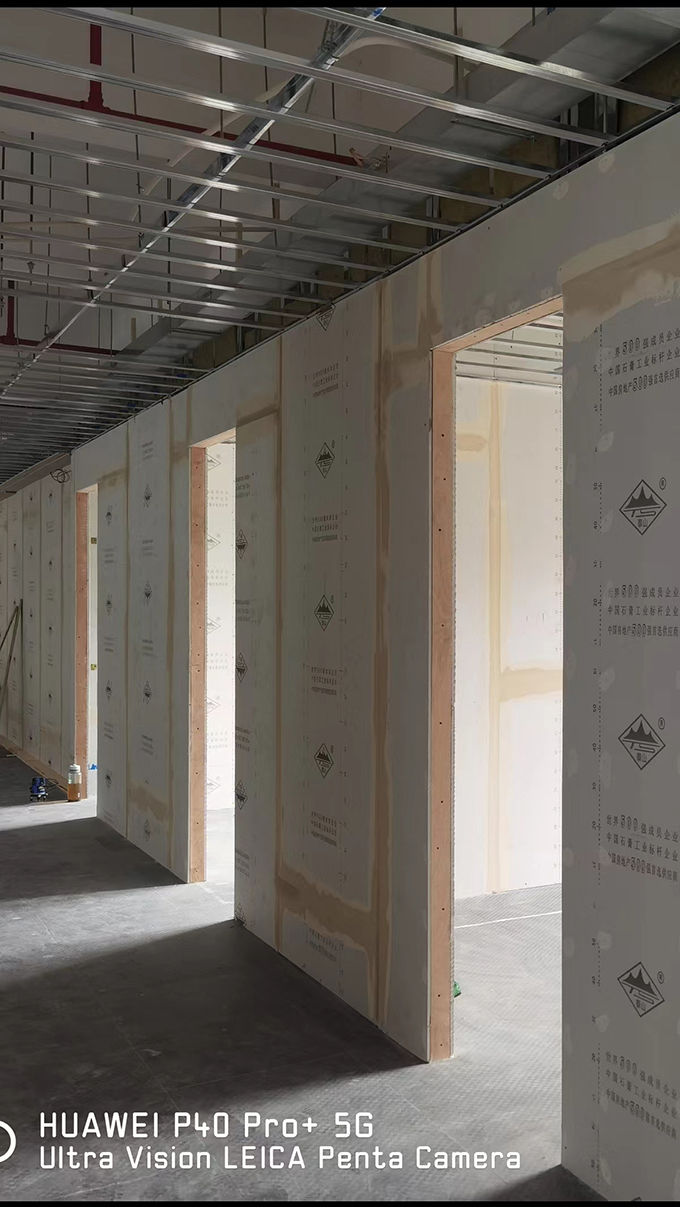 漕河涇華鑫天地辦公室裝修現場手機拍攝