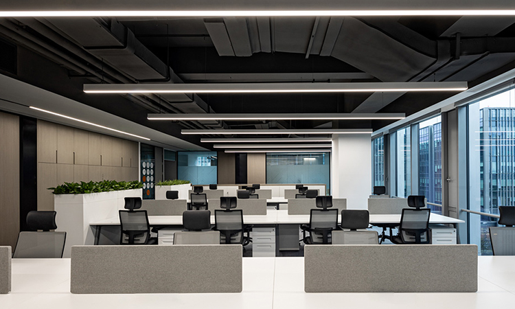 上海辦公室員工區隔斷裝修效果