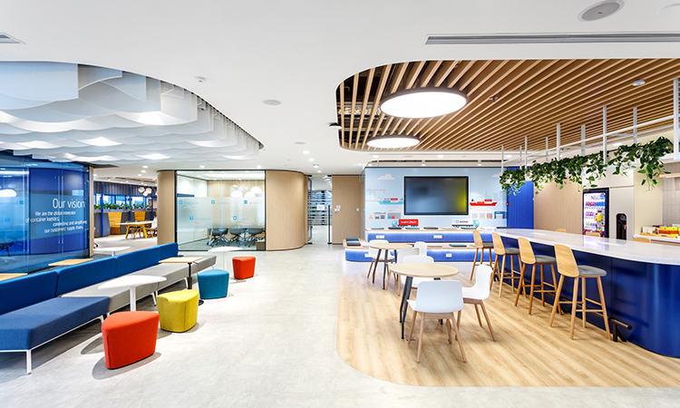 上?，F(xiàn)代科技風(fēng)辦公室裝修效果圖