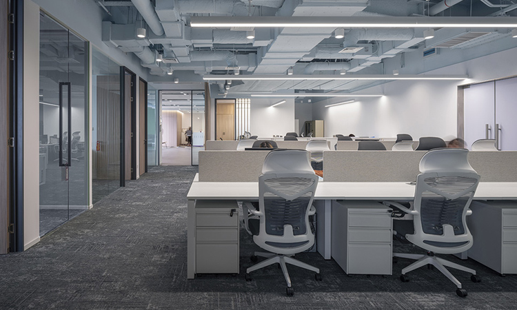 辦公室裝修工位桌面如何防晃動？