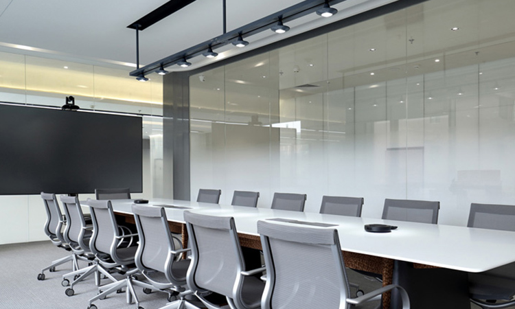現(xiàn)代風(fēng)辦公玻璃隔斷會議室